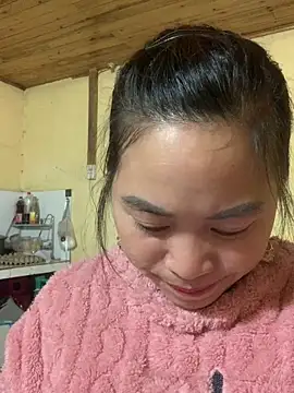 Snapshot of tuyetnhi-00 chatting on December 17, 1:22 am tuyetnhi-00 online show from December 17, 1:22 am