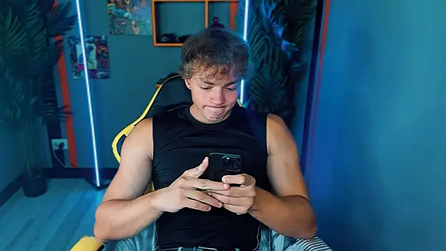 Snapshot of ChaseMuscular chatting on September 20, 10:27 am ChaseMuscular online show from September 20, 10:27 am