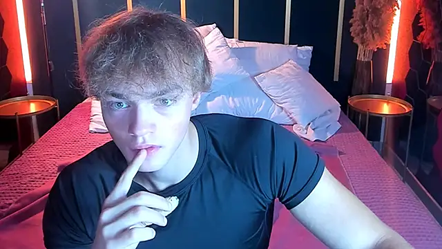 Snapshot of ChaseMuscular chatting on September 24, 10:29 am ChaseMuscular online show from September 24, 10:29 am