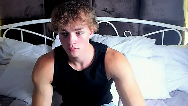 Snapshot of ChaseMuscular chatting on October 10, 10:36 am ChaseMuscular online show from October 10, 10:36 am