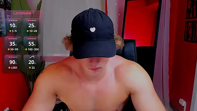 Snapshot of ChaseMuscular chatting on December 5, 10:46 am ChaseMuscular online show from December 5, 10:46 am