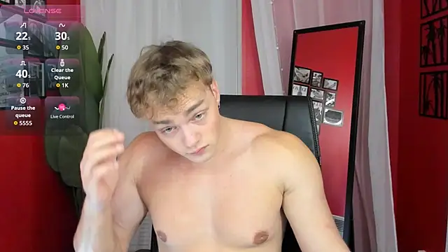 Snapshot of ChaseMuscular chatting on December 15, 8:46 pm ChaseMuscular online show from December 15, 8:46 pm