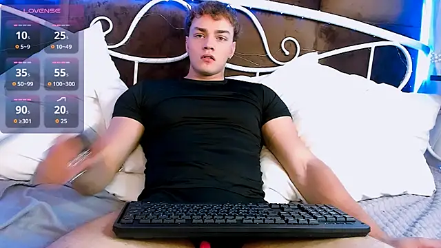 Snapshot of ChaseMuscular chatting on December 18, 12:44 pm ChaseMuscular online show from December 18, 12:44 pm