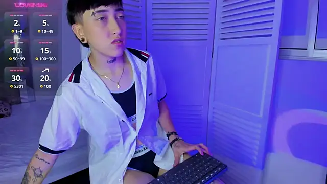 Snapshot of Eryx_Eriscor chatting on November 19, 1:44 pm Eryx Eriscor online show from November 19, 1:44 pm