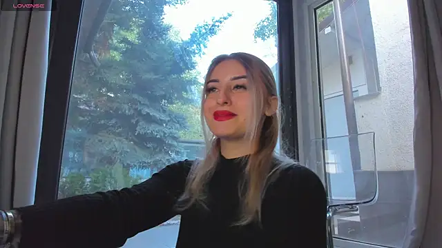 Snapshot of Ella_Vee chatting on October 1, 5:02 am Ella Vee online show from October 1, 5:02 am