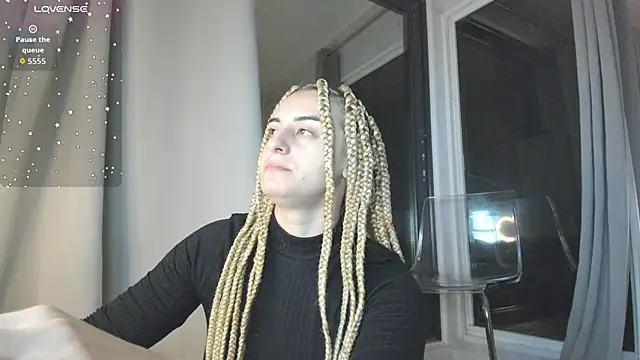 Snapshot of Ella_Vee chatting on October 24, 2:52 am Ella Vee online show from October 24, 2:52 am