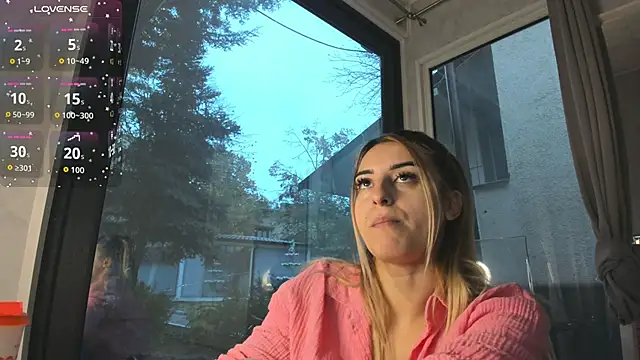 Snapshot of Ella_Vee chatting on November 20, 6:02 am Ella Vee online show from November 20, 6:02 am