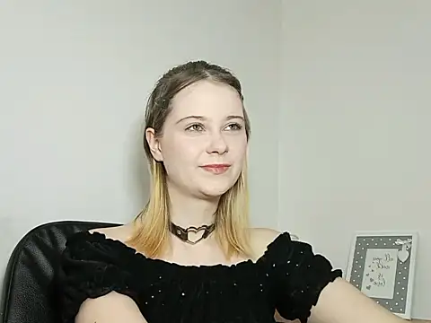 LydiaYoung online show from September 25, 6:11 pm