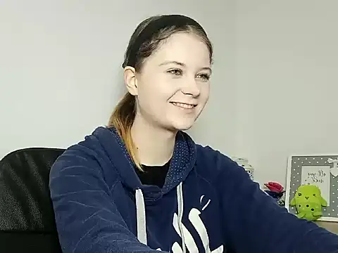 LydiaYoung online show from November 7, 7:03 pm