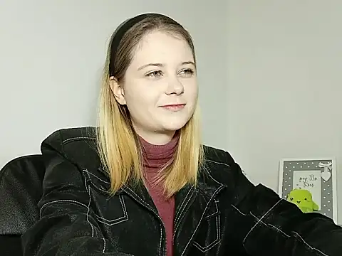 LydiaYoung online show from November 11, 7:14 pm