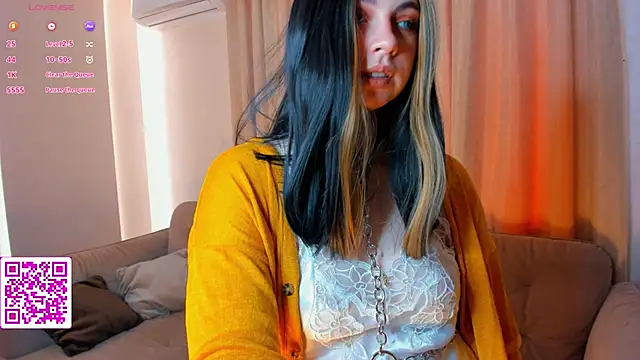 Snapshot of EvaBlimey chatting on September 12, 4:45 am EvaBlimey online show from September 12, 4:45 am