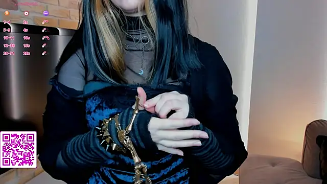 Snapshot of EvaBlimey chatting on September 13, 4:56 am EvaBlimey online show from September 13, 4:56 am