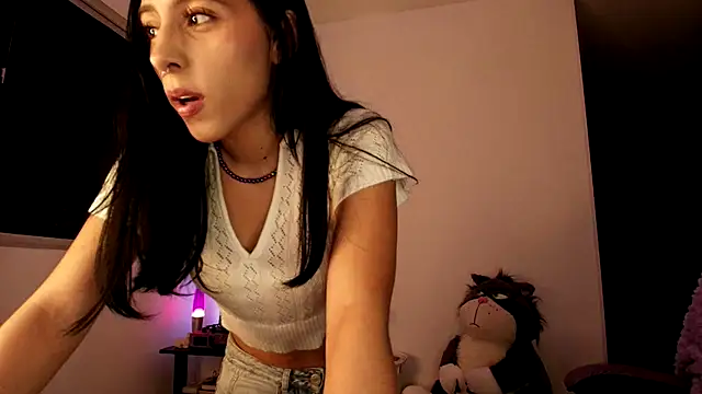 Snapshot of violethun_ chatting on October 11, 5:17 am violethun online show from October 11, 5:17 am