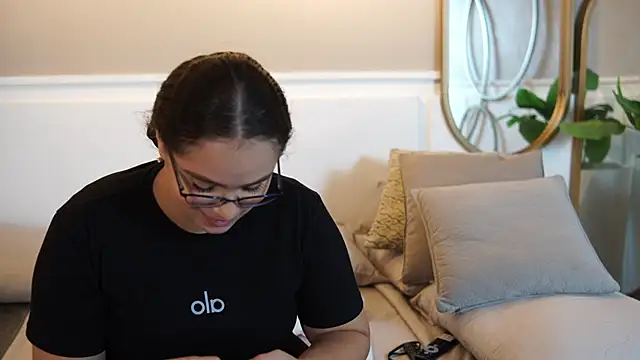 Tayler Kim online show from September 19, 6:19 pm