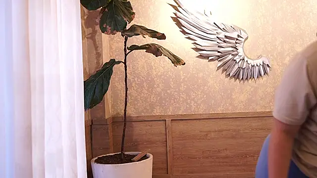 Tayler Kim online show from September 21, 3:46 pm