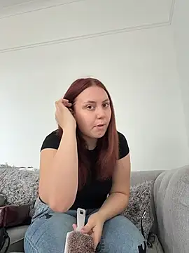 Snapshot of RoseMaee chatting on October 8, 12:25 pm RoseMaee online show from October 8, 12:25 pm