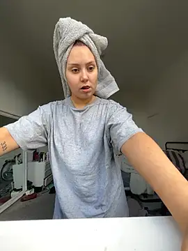 Snapshot of RoseMaee chatting on October 25, 9:17 am RoseMaee online show from October 25, 9:17 am