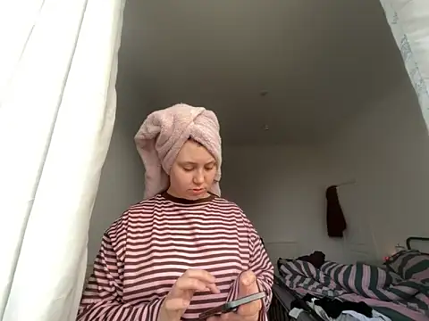 Snapshot of RoseMaee chatting on November 22, 11:09 am RoseMaee online show from November 22, 11:09 am