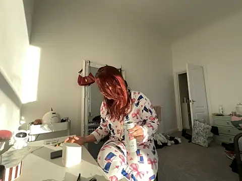 Snapshot of RoseMaee chatting on November 25, 1:44 pm RoseMaee online show from November 25, 1:44 pm