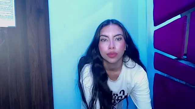 Alana Hott  online show from September 20, 5:30 am