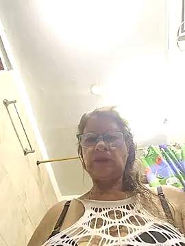 Snapshot of MaryLunne chatting on October 2, 11:06 am MaryLunne online show from October 2, 11:06 am