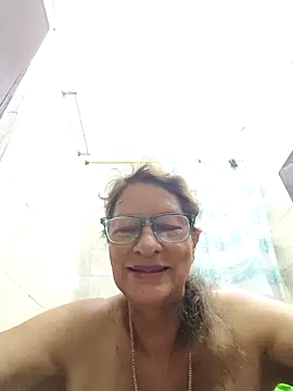 Snapshot of MaryLunne chatting on October 25, 1:02 am MaryLunne online show from October 25, 1:02 am