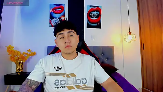 Nicolas James Sc online show from November 4, 1:32 pm