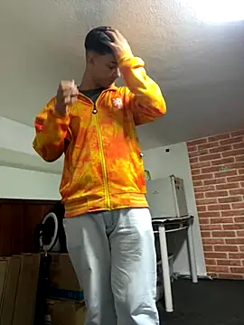 Snapshot of condenovin chatting on September 25, 2:32 pm condenovin online show from September 25, 2:32 pm