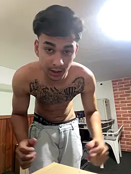 Snapshot of condenovin chatting on November 5, 6:30 pm condenovin online show from November 5, 6:30 pm