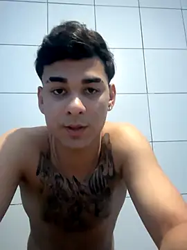 Snapshot of condenovin chatting on November 19, 7:47 pm condenovin online show from November 19, 7:47 pm