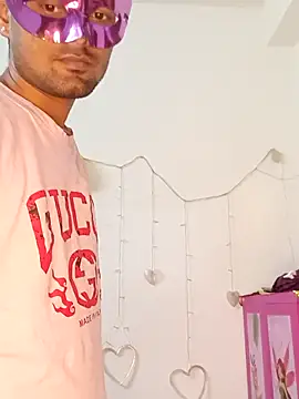 new coupleee online show from December 18, 1:39 pm