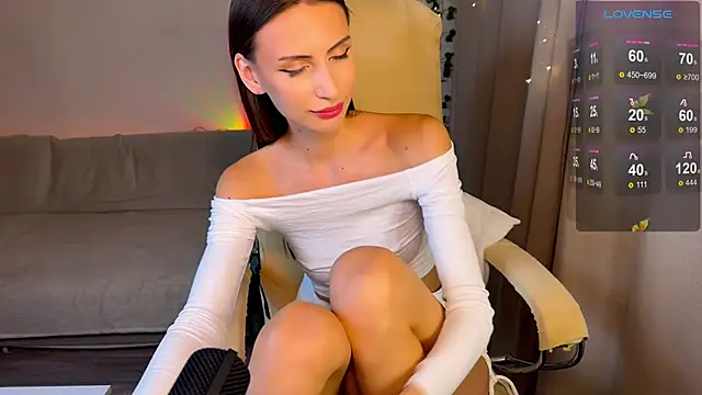 EmmyBell  online show from September 25, 5:05 pm