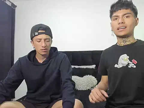 Snapshot of mhatias_ chatting on September 16, 2:01 am mhatias online show from September 16, 2:01 am