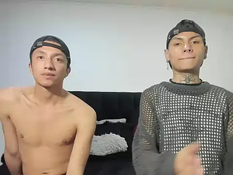 Snapshot of mhatias_ chatting on October 2, 2:07 am mhatias online show from October 2, 2:07 am