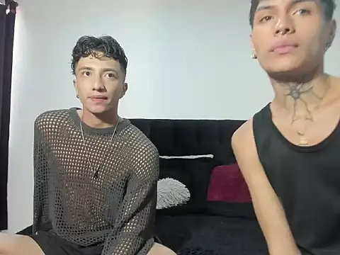 Snapshot of mhatias_ chatting on October 6, 11:29 am mhatias online show from October 6, 11:29 am