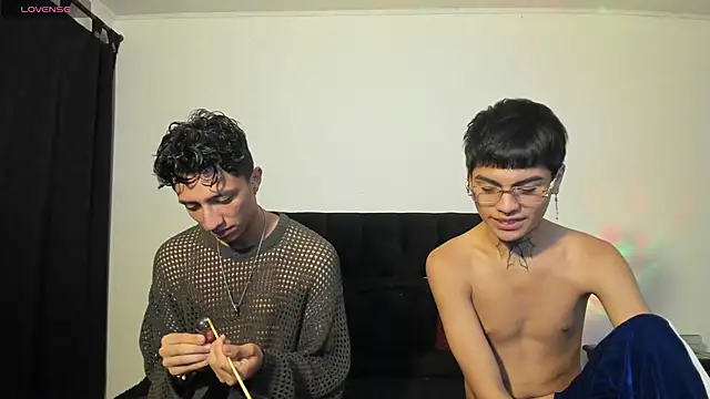 Snapshot of mhatias_ chatting on October 21, 6:47 am mhatias online show from October 21, 6:47 am