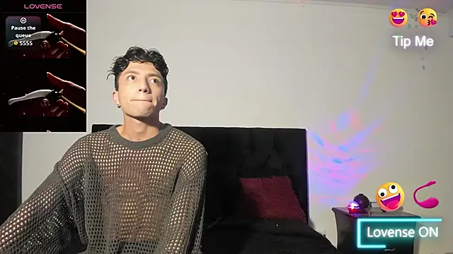 Snapshot of mhatias_ chatting on October 25, 6:10 am mhatias online show from October 25, 6:10 am