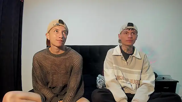 Snapshot of mhatias_ chatting on November 6, 5:08 am mhatias online show from November 6, 5:08 am