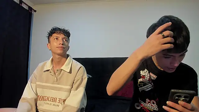 Snapshot of mhatias_ chatting on November 13, 3:05 am mhatias online show from November 13, 3:05 am