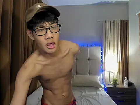 Snapshot of fucking_hot2 chatting on September 21, 9:33 am fucking hot2 online show from September 21, 9:33 am