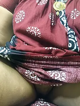 Snapshot of desi_boudi87 chatting on September 15, 5:24 pm desi boudi87 online show from September 15, 5:24 pm