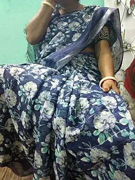 Snapshot of desi_boudi87 chatting on September 27, 12:43 pm desi boudi87 online show from September 27, 12:43 pm