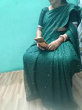 Snapshot of desi_boudi87 chatting on October 20, 9:43 am desi boudi87 online show from October 20, 9:43 am