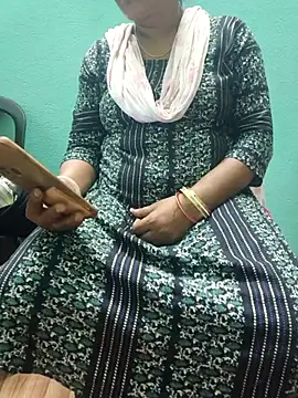 Snapshot of desi_boudi87 chatting on November 2, 11:45 am desi boudi87 online show from November 2, 11:45 am