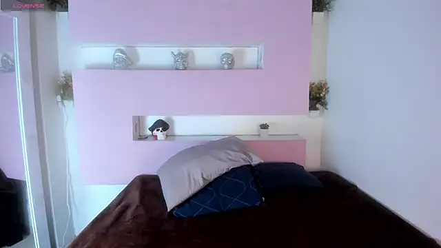 Zairaa Fox online show from September 17, 7:59 pm