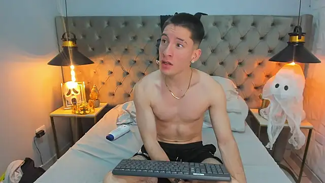 HunterHeat  online show from October 4, 8:07 pm