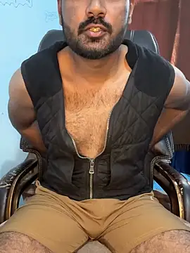 Snapshot of MeekBatgirl chatting on November 8, 8:36 am MeekBatgirl online show from November 8, 8:36 am