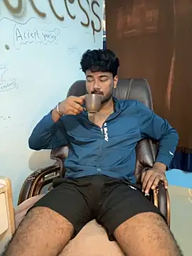 Snapshot of MeekBatgirl chatting on November 13, 3:27 am MeekBatgirl online show from November 13, 3:27 am