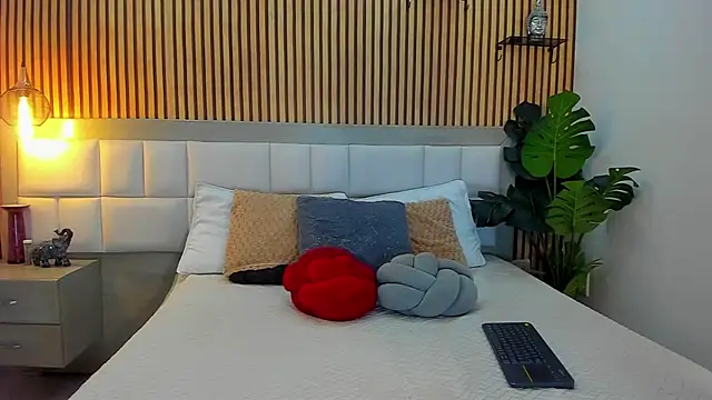 Roseaurora online show from November 15, 12:45 pm