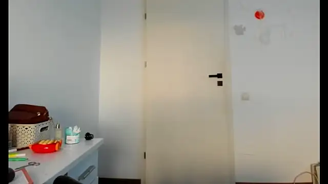 crystalxx18 online show from October 24, 6:43 am